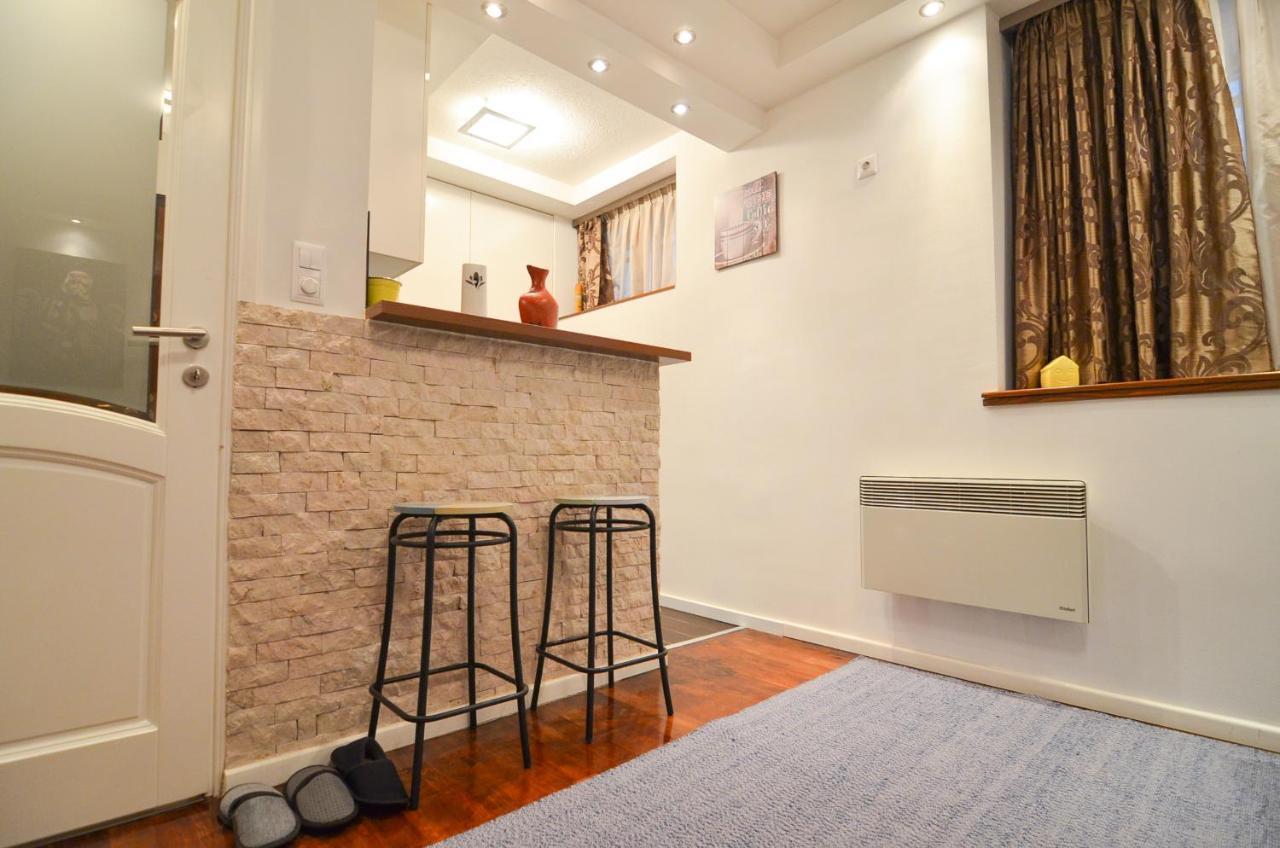 Old Town Apartment *